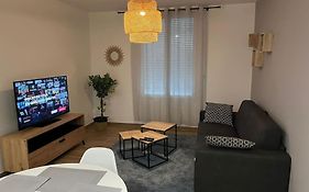 Le 102 De La Gare: Appartement Neuf Et Climatise